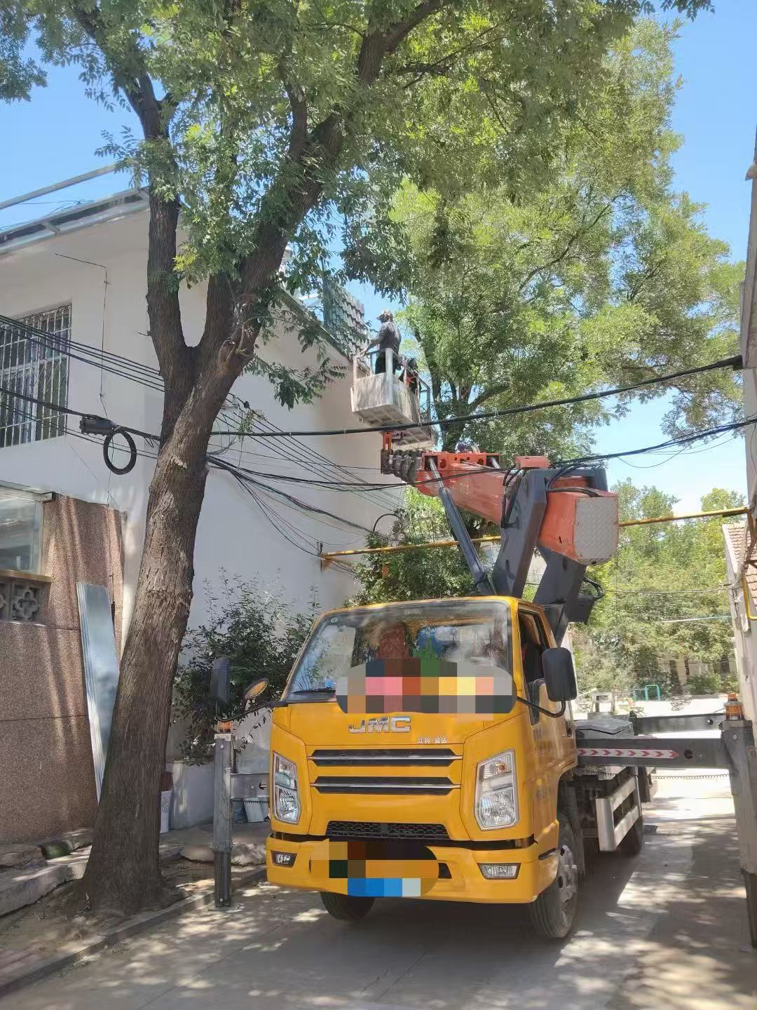 洞口县高空作业车能吊装重物吗？最大承载多少公斤？